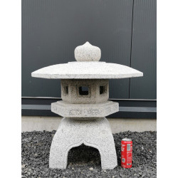Lanterne en granit Oshi Yukimi